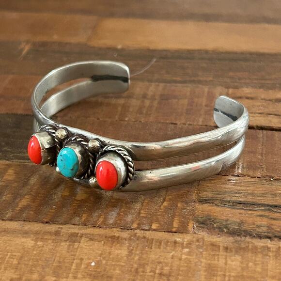 Vintage Navajo Sterling Silver Cuff Bracelet with Coral & Turquoise Cabochons - Picture 3 of 7
